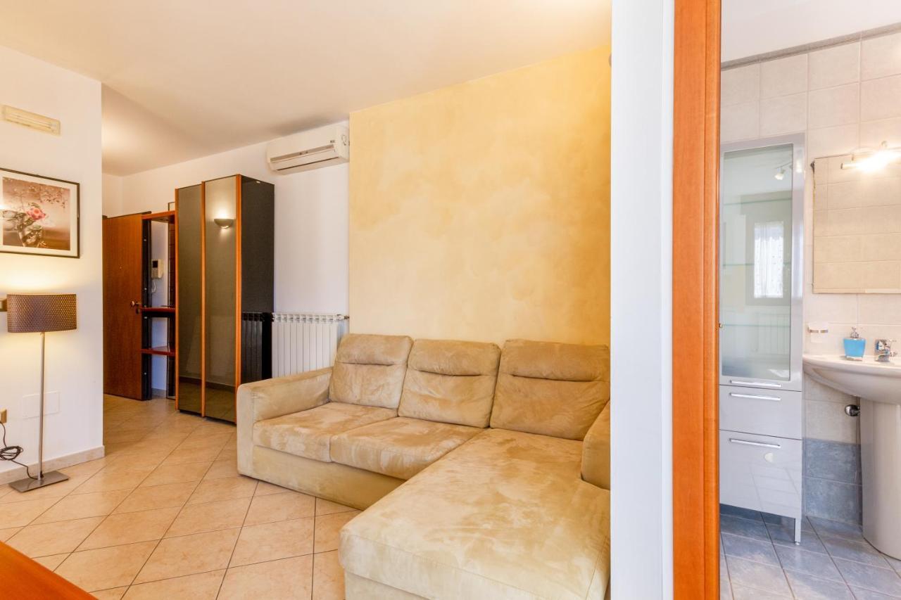 Roomy Apartment With Terrace & Parking ليتشي المظهر الخارجي الصورة