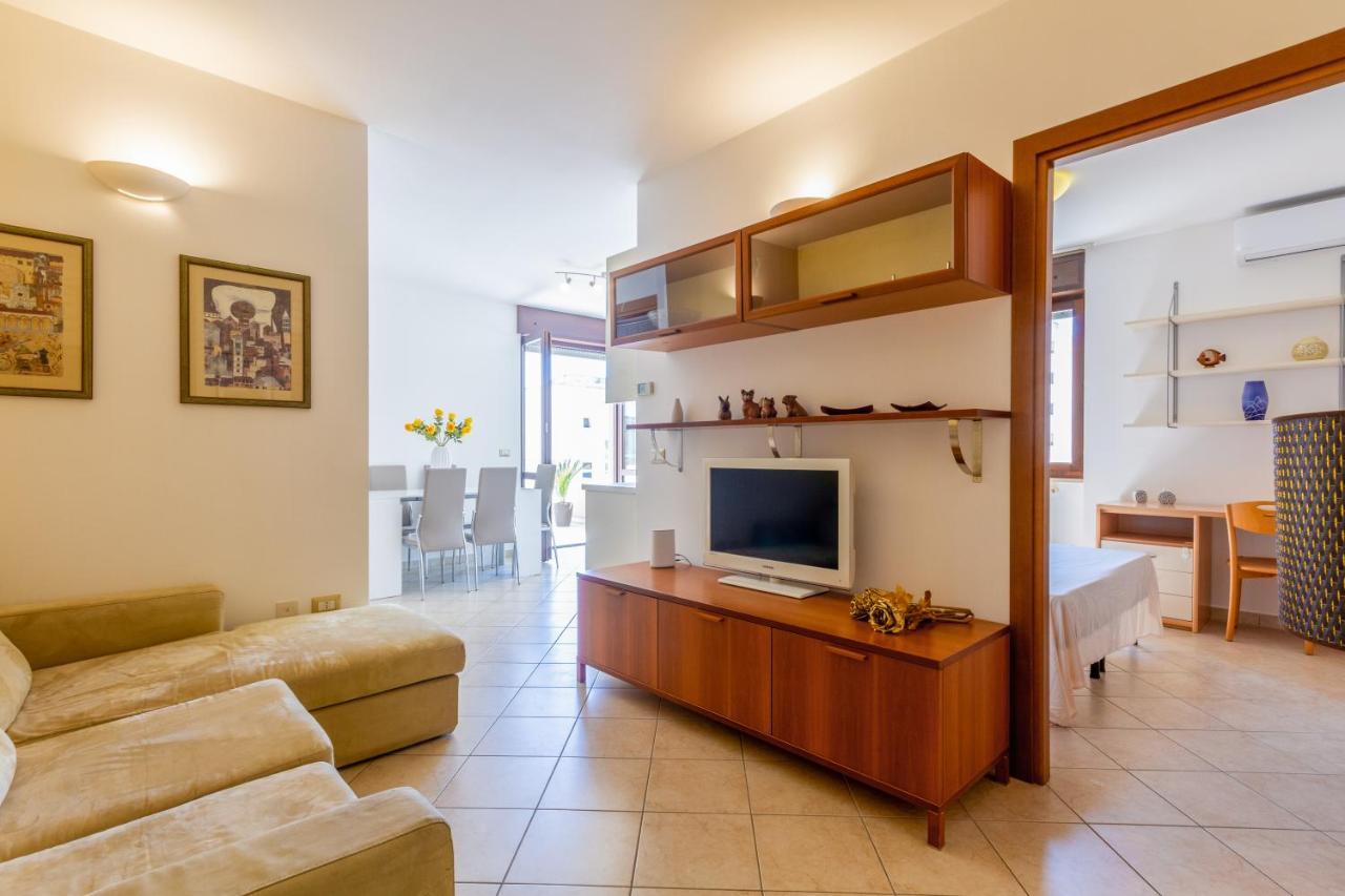 Roomy Apartment With Terrace & Parking ليتشي المظهر الخارجي الصورة