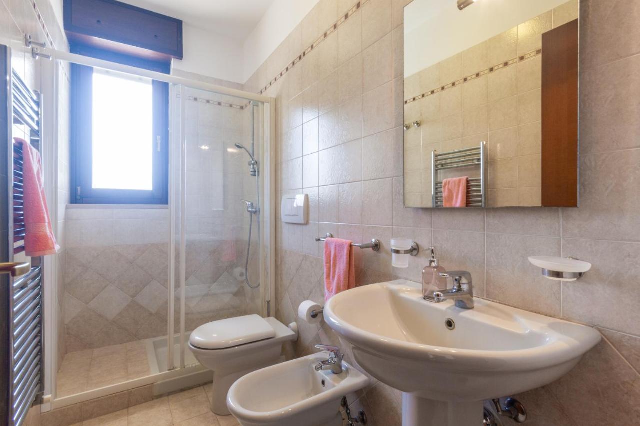 Roomy Apartment With Terrace & Parking ليتشي المظهر الخارجي الصورة