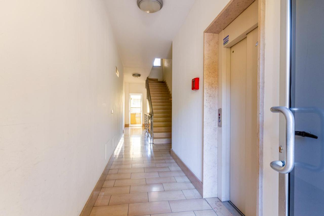 Roomy Apartment With Terrace & Parking ليتشي المظهر الخارجي الصورة