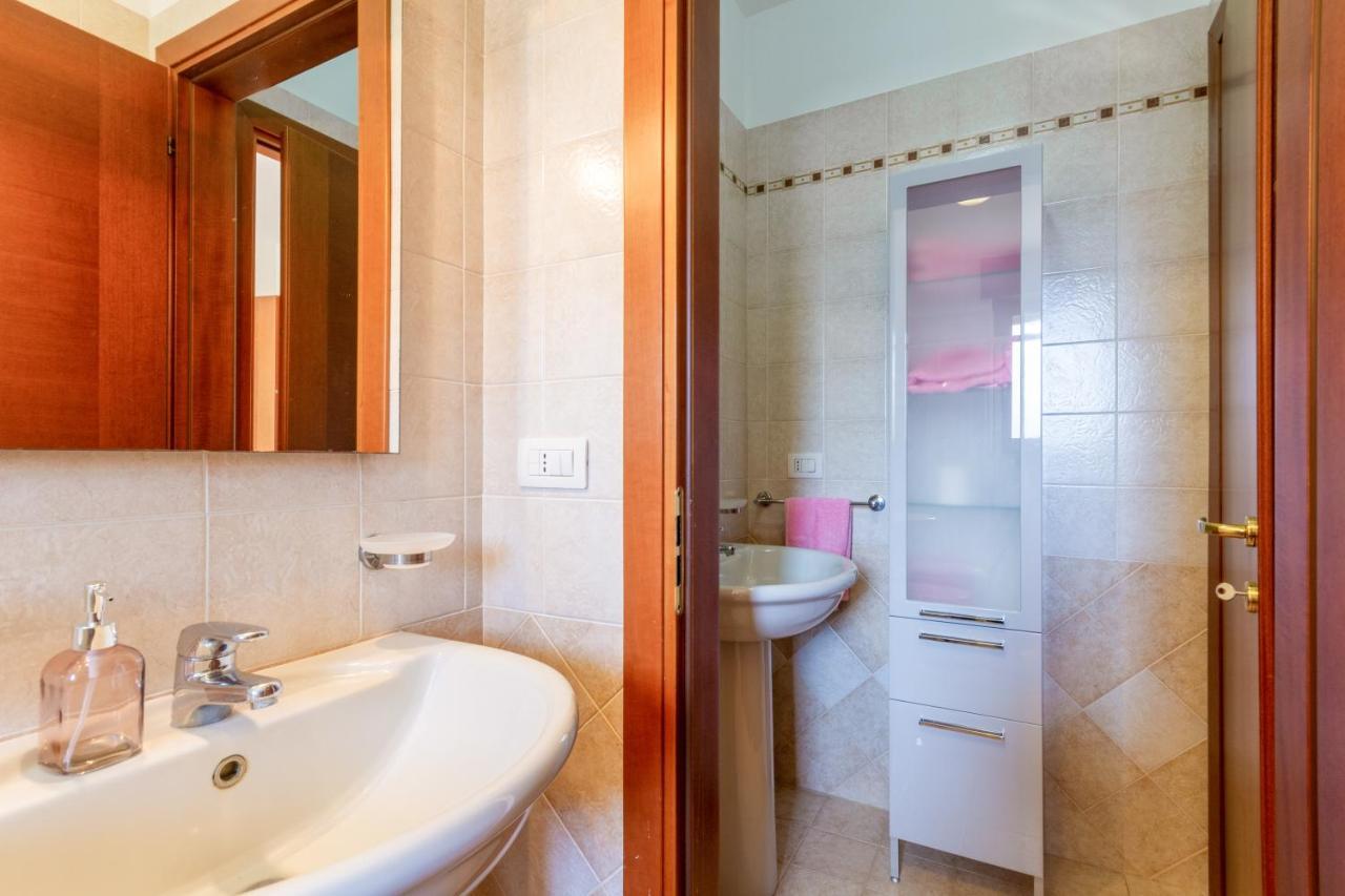 Roomy Apartment With Terrace & Parking ليتشي المظهر الخارجي الصورة